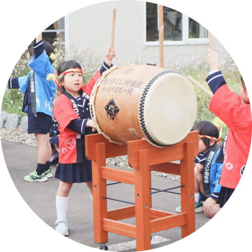 和太鼓に取り組む様子
